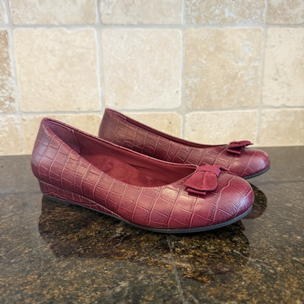 Vionic Lydia Round Toe Wedges Size 7.5 Red Leather Crocodile‎ Print
